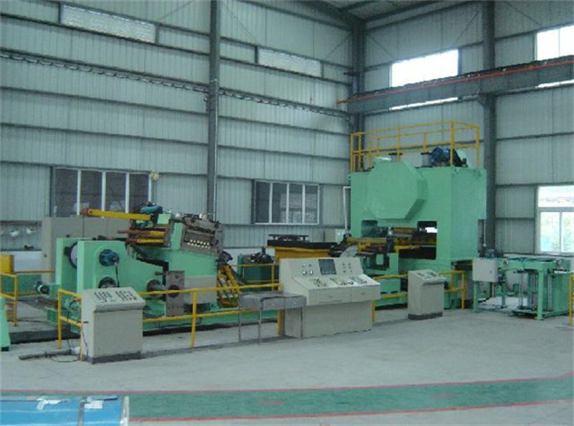 1656925650384287.jpg 不銹鋼沖壓板生產(chǎn)車間.jpg